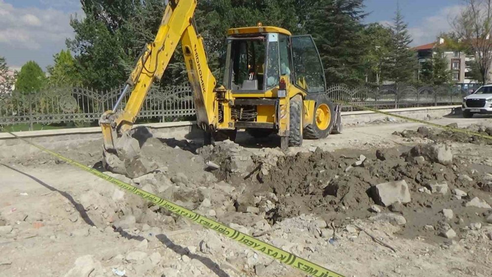 Konya'da yıkım çalışması yapılan alanda kemikler bulundu