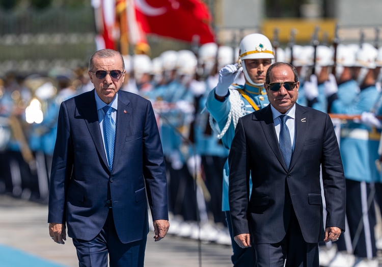 cumhurbaskani-erdogan-misir-cumhurbaskani-sisiyi-resmi-torenle-karsiladi.jpg