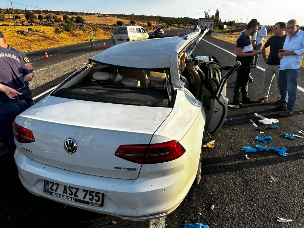 Gaziantep'te otomobil, kamyonun altına girdi; 2 kardeş öldü, 8 kişi yaralandı