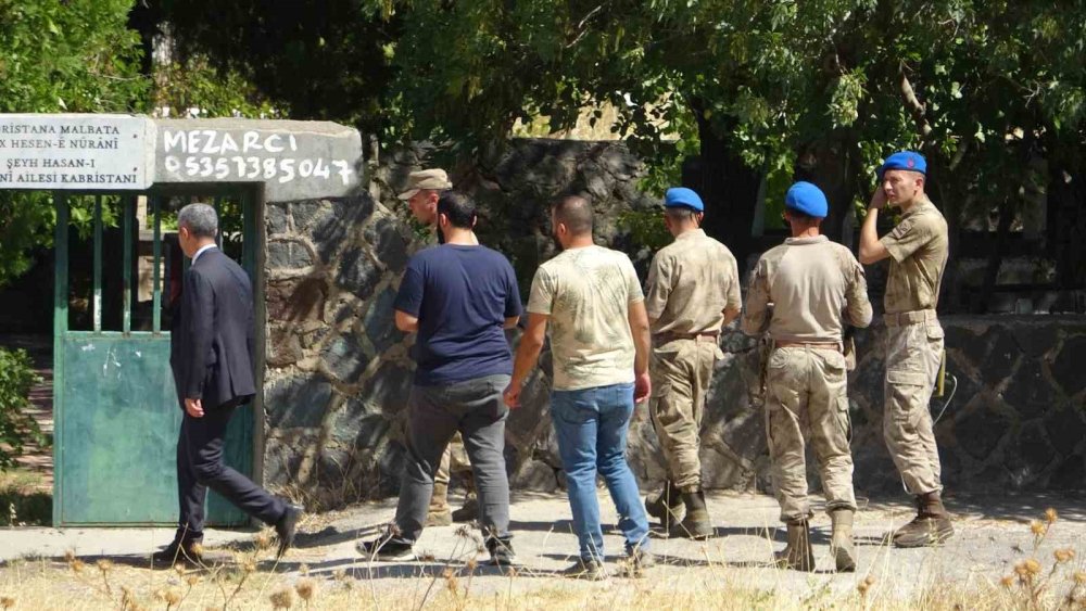 Narin Güran'ı arama çalışmalarında mezarlıkta yer altı görüntüleme cihazıyla tarama yapıldı