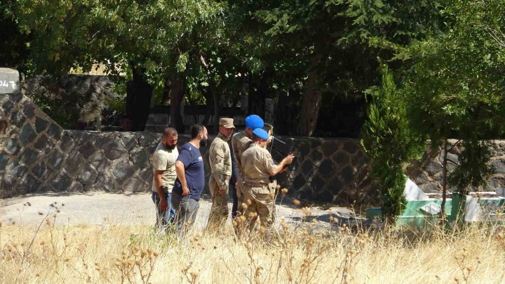 Narin Güran'ı arama çalışmalarında mezarlıkta yer altı görüntüleme cihazıyla tarama yapıldı