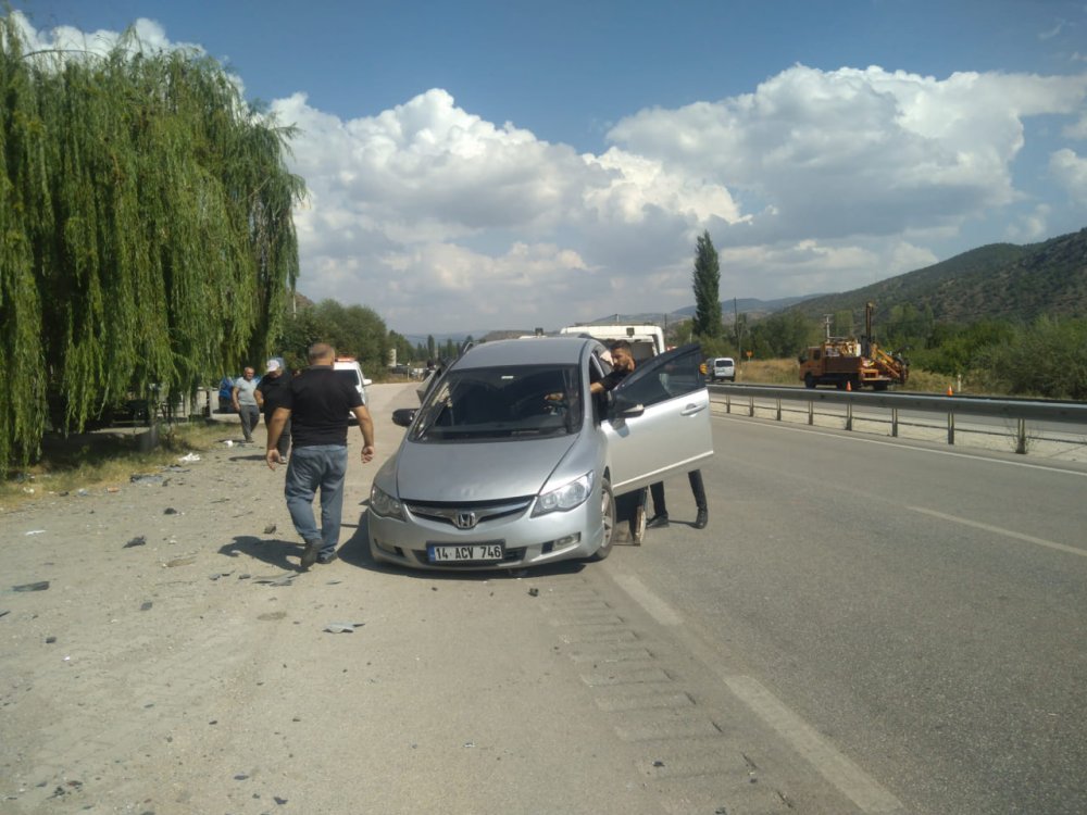 Çorum'da 2 otomobil çarpıştı: 8 yaralı