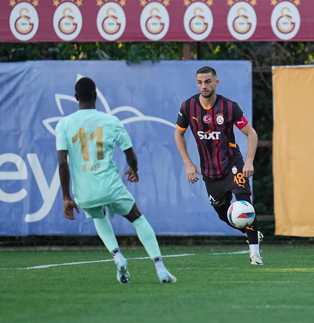 Galatasaray, hazırlık maçında Esenler Erokspor'u farklı mağlup etti