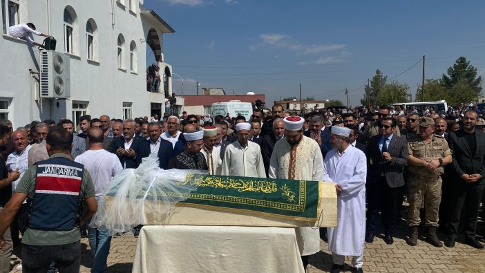 diyarbakirda-olu-bulunan-narin-guran-son-yolculuguna-ugurlandi-0.jpg