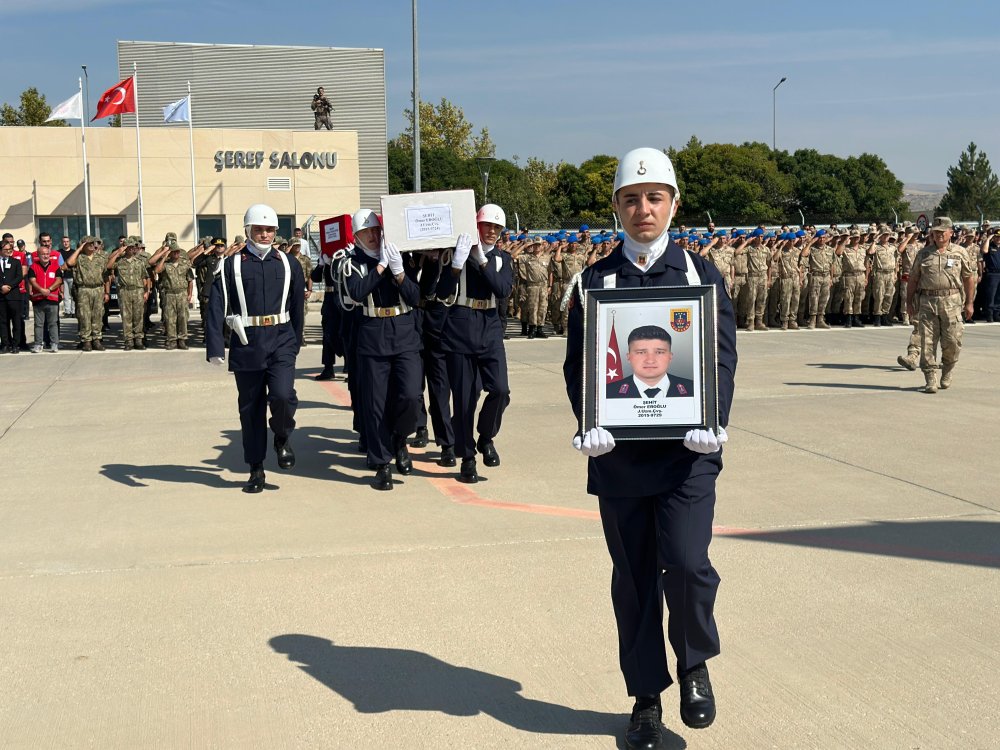 Kazada şehit olan 4 asker, törenle memleketlerine uğurlandı