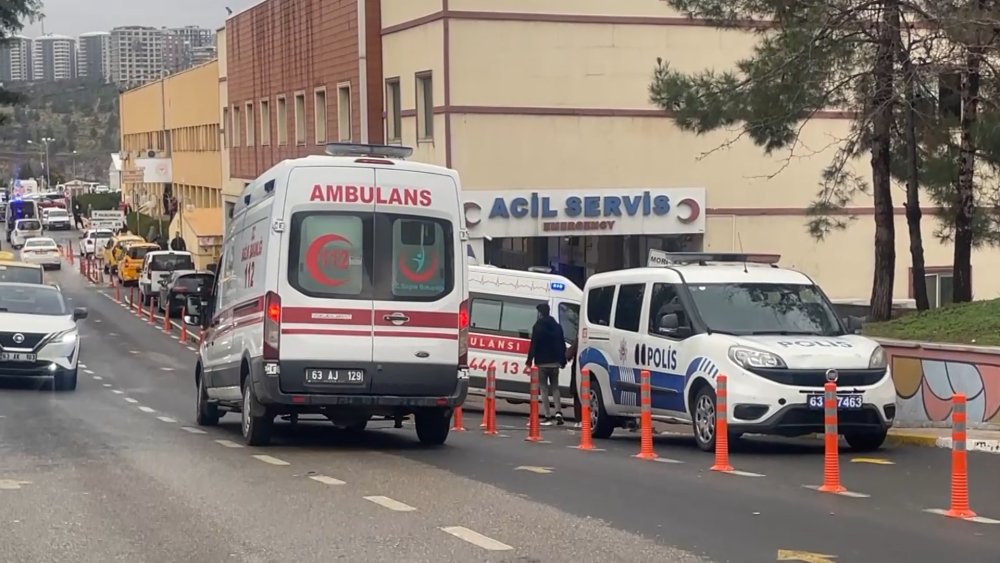 İşçileri taşıyan minibüs, traktöre çarptı; 12 yaralı