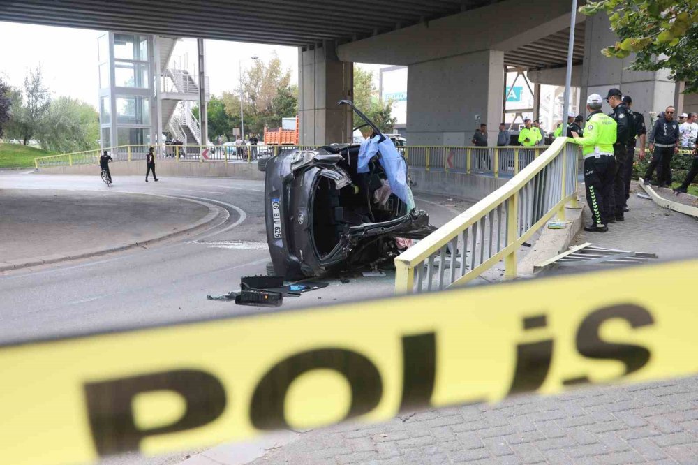 Konya merkezde üst geçitten aşağıya düşen otomobil sürücüsü kadın öldü