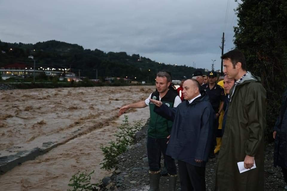 Artvin'de taşkın ve heyelan; 32 köy yolu kapandı