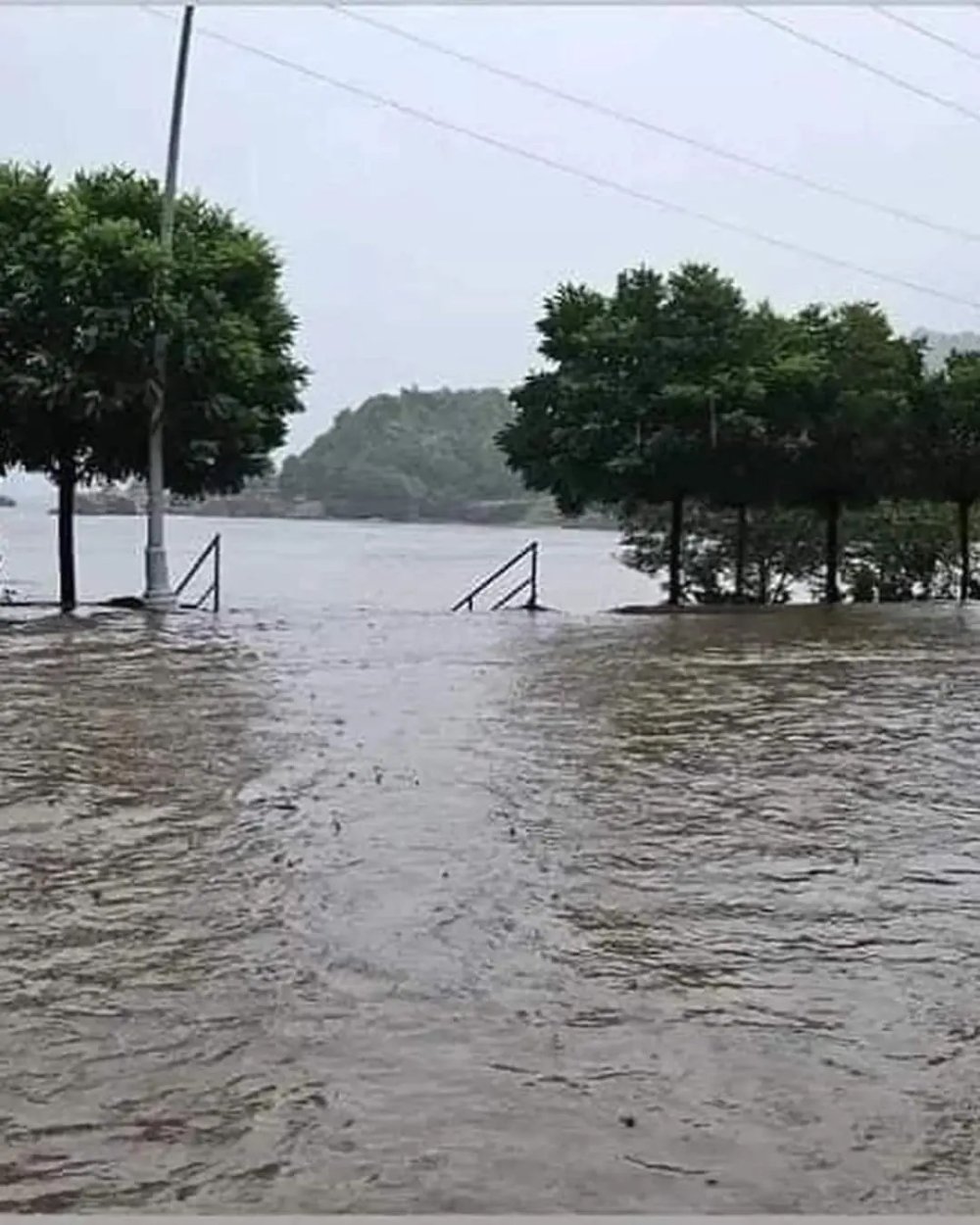 Giresun'da sağanak; cadde ve sokaklar suyla doldu