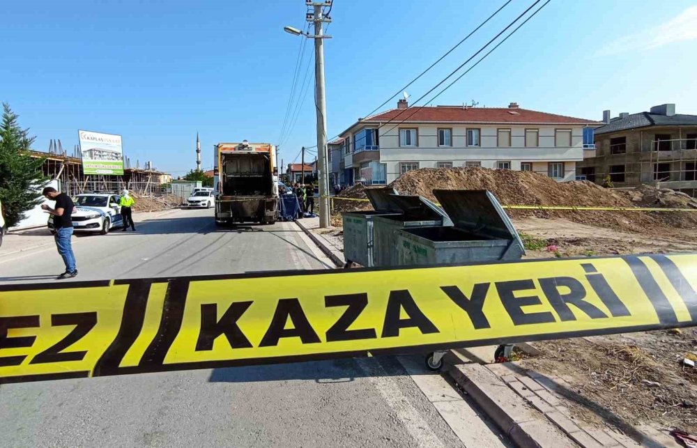 Konya'da merkezde çöp kamyonunun çarptığı öğrenci hayatını kaybetti