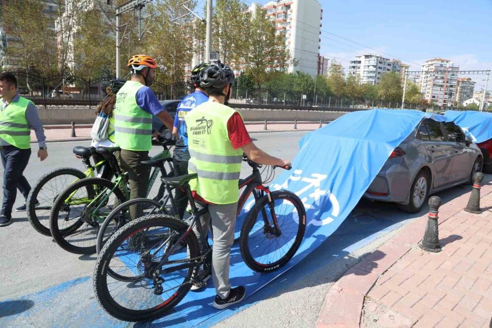 Konyalı bisikletseverlerden ilginç eylem