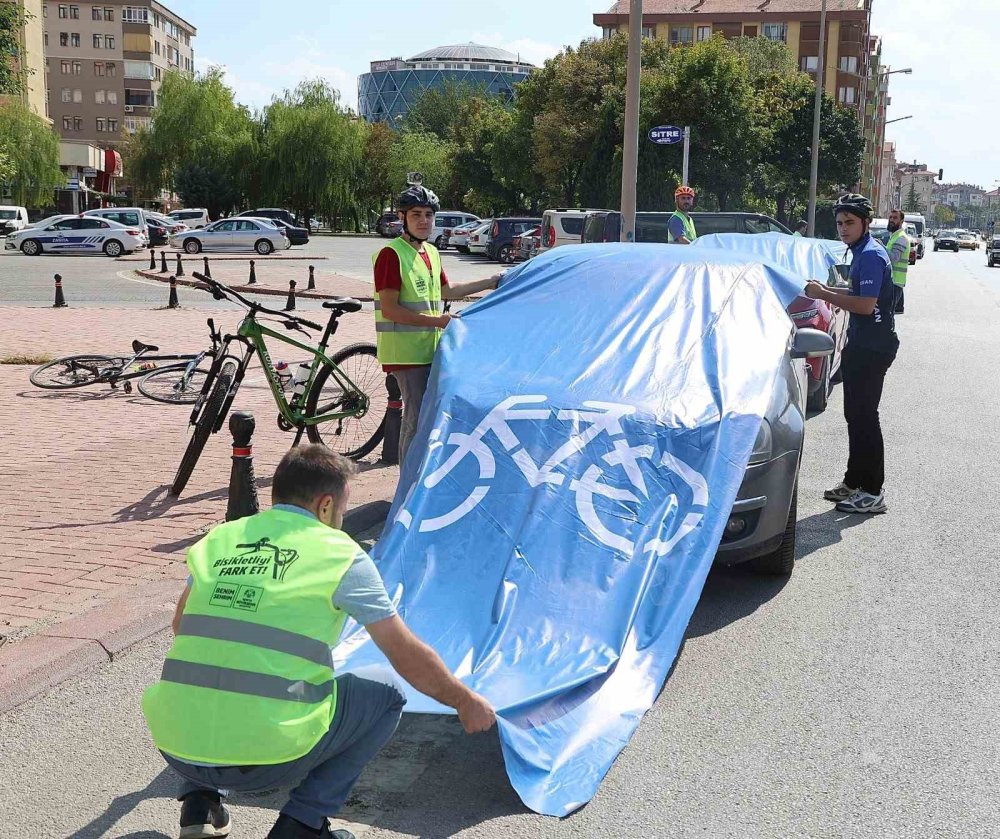 Konyalı bisikletseverlerden ilginç eylem