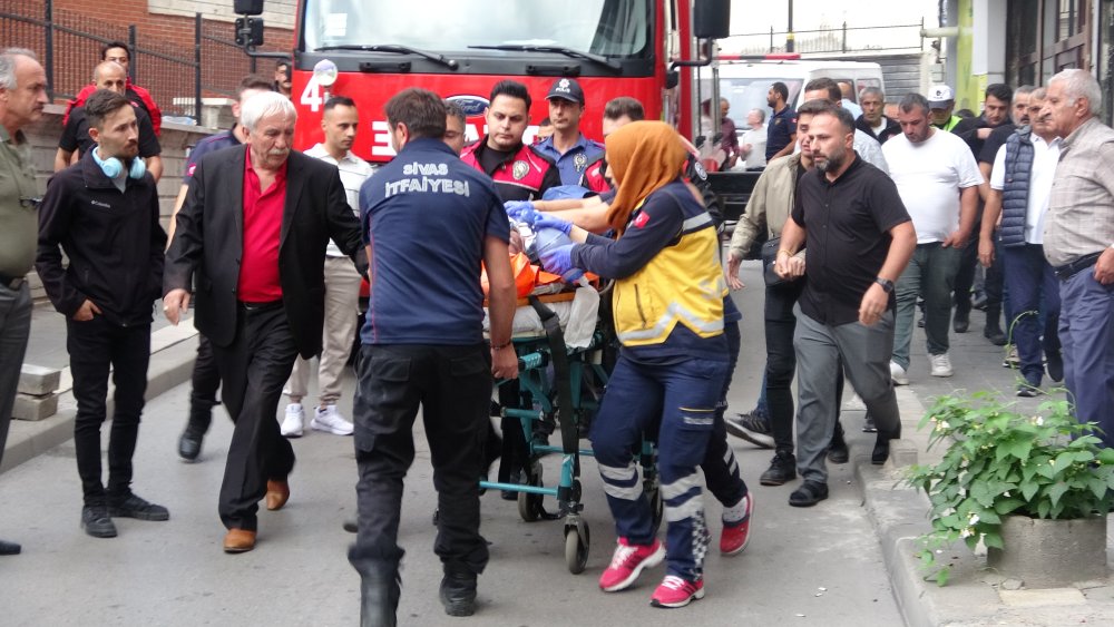 Çatıda yemek yerken kalp krizi geçirdi; kurtarılamadı