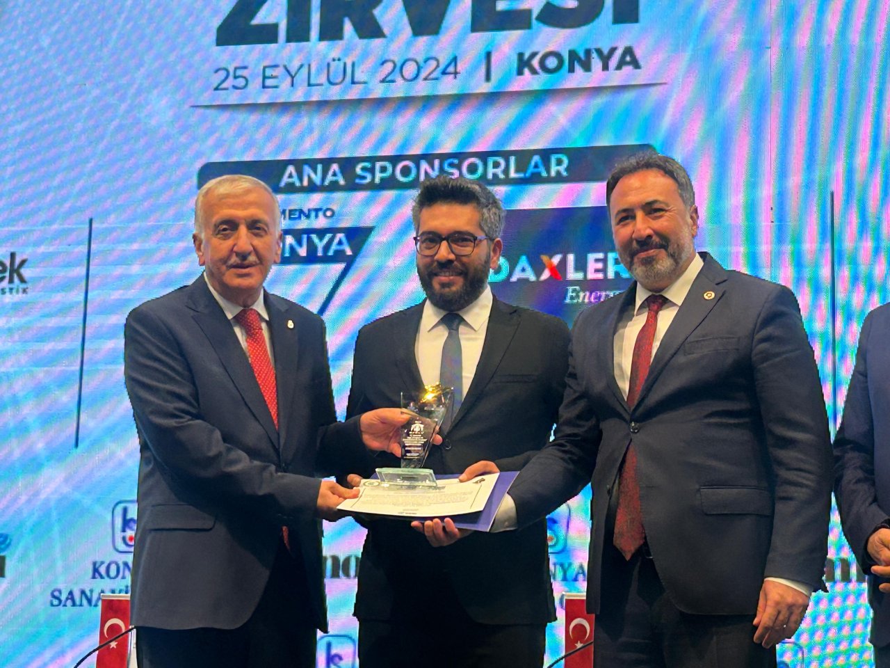 konya-turkiyenin-en-buyuk-zirvesine-ev-sahipligi-yapti-2.jpg