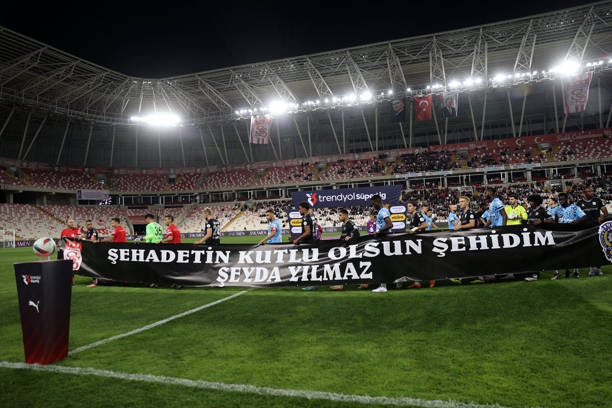 sivasspor-rams-basaksehir-macinda-seyda-yilmaz-unutulmadi-1.jpg