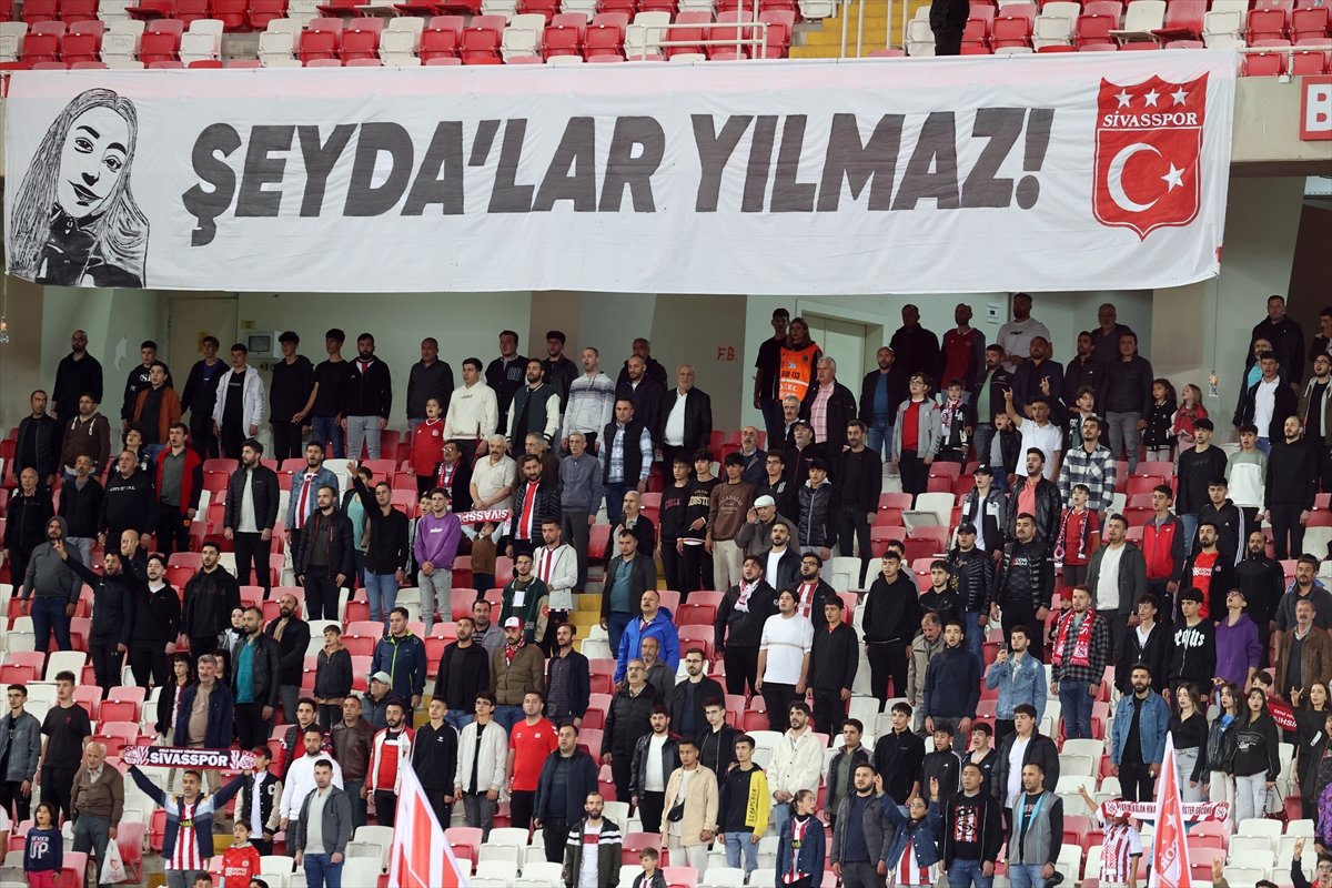 sivasspor-rams-basaksehir-macinda-seyda-yilmaz-unutulmadi-2.jpg