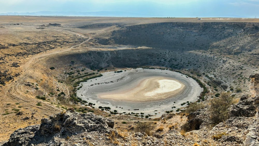 Konya'nın pembe rengi ile ünlü gölü tamamen kurudu