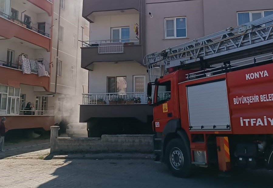 Konya’daki apartmanda yangın paniği!