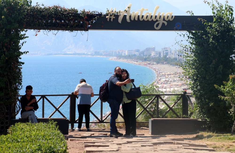 Sıcak havada deniz ve mangal keyfi