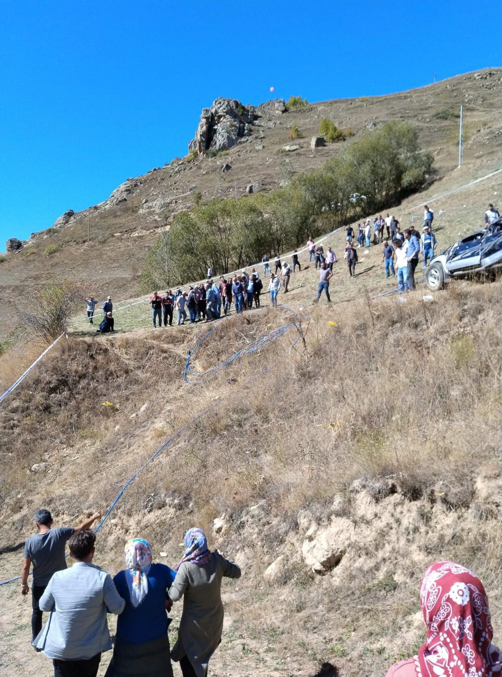 Yoldan çıkan kamyonet, yuvarlandı: 2 ölü