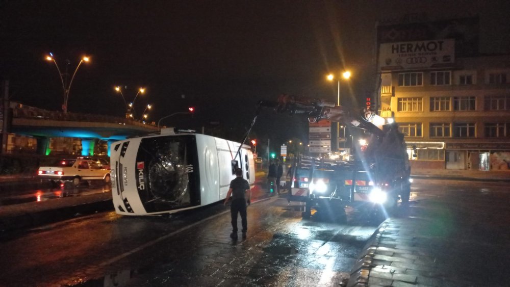 Kayseri’de işçi servisi devrildi: 9 yaralı