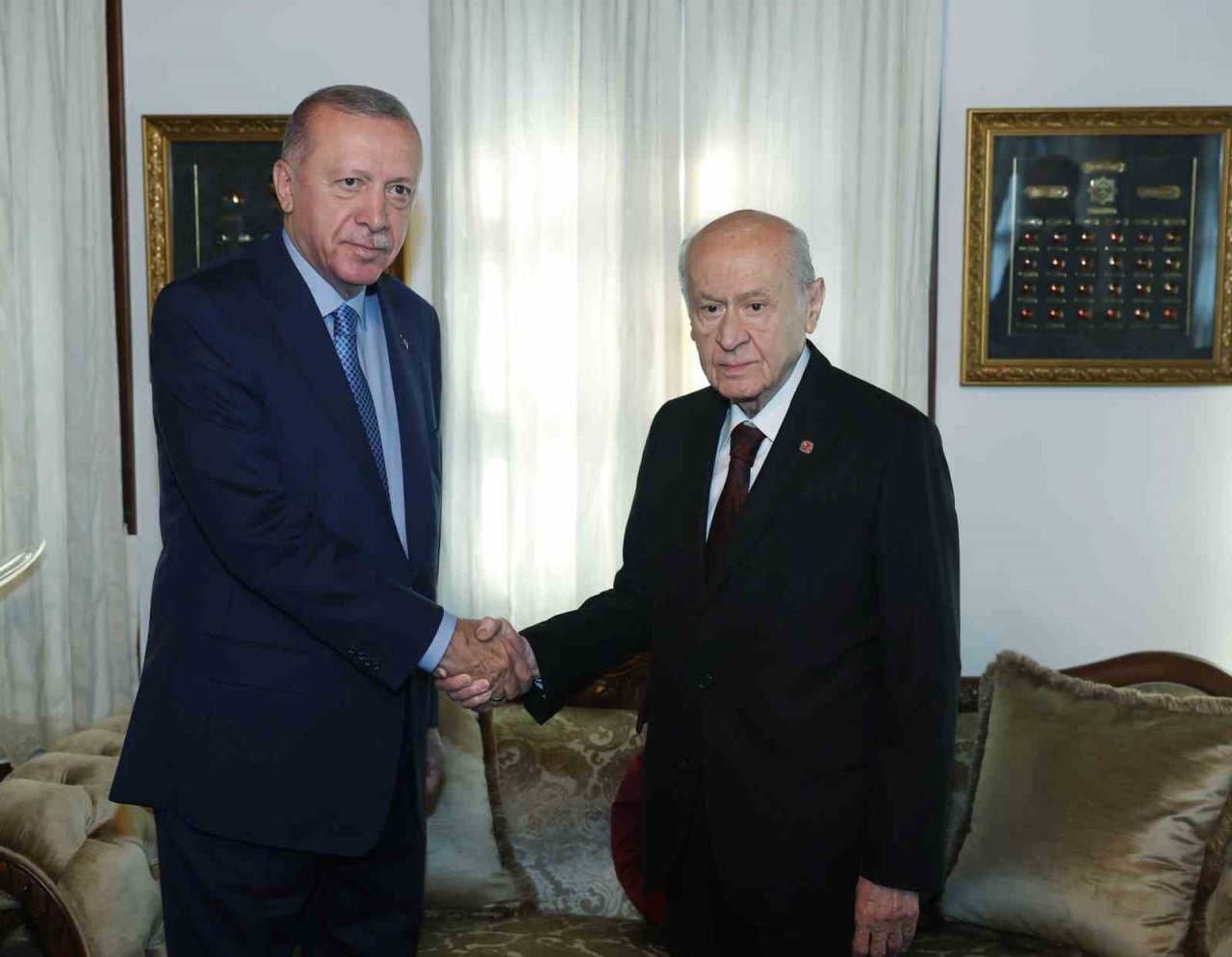 cumhurbaskani-erdogan-mhp-lideri-bahceli-ile-bir-araya-geldi-2.jpg