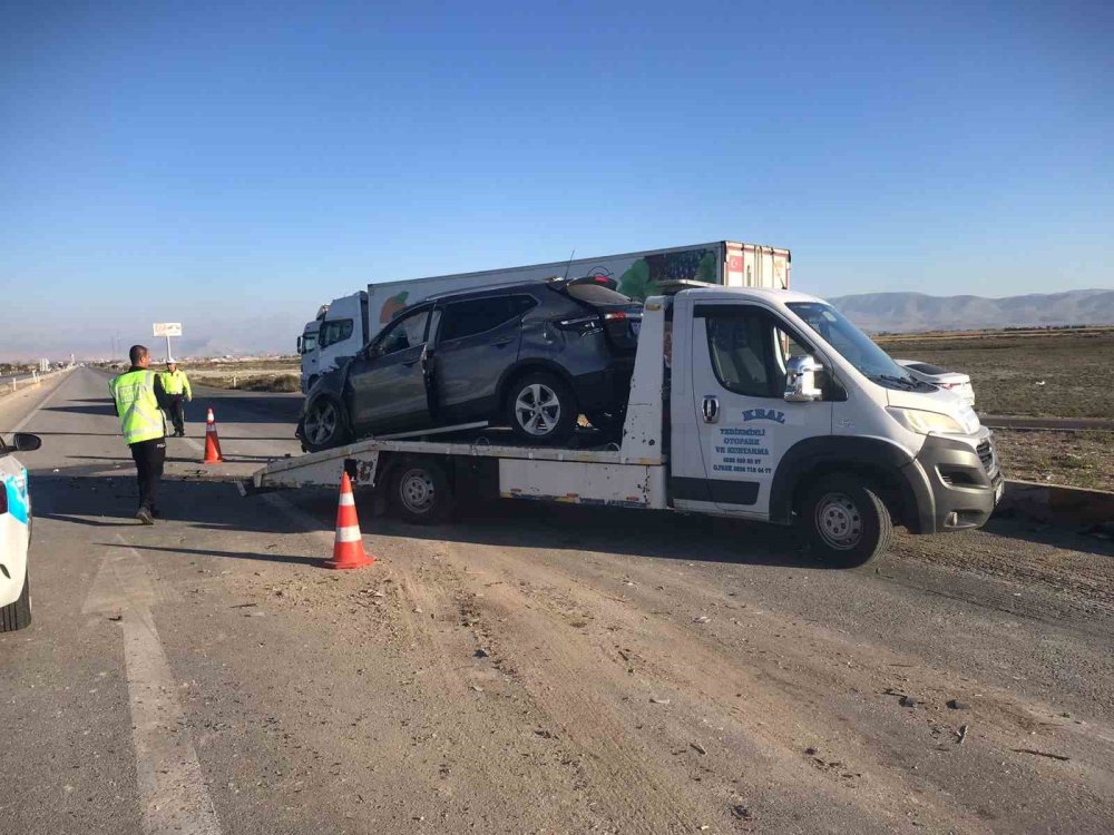 Konya’da otomobil ile işçi servisi çarpıştı! Çok sayıda yaralı var