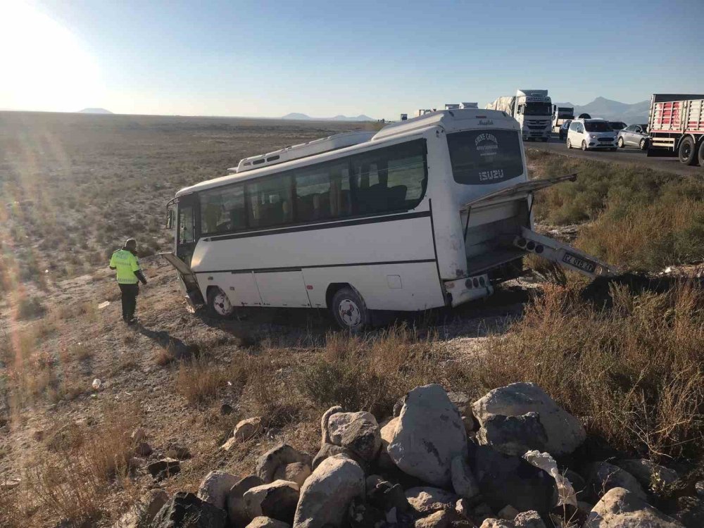 Konya’da otomobil ile işçi servisi çarpıştı! Çok sayıda yaralı var