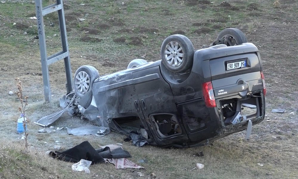 Ağrı'da 2 ayrı trafik kazası; 15 yaralı