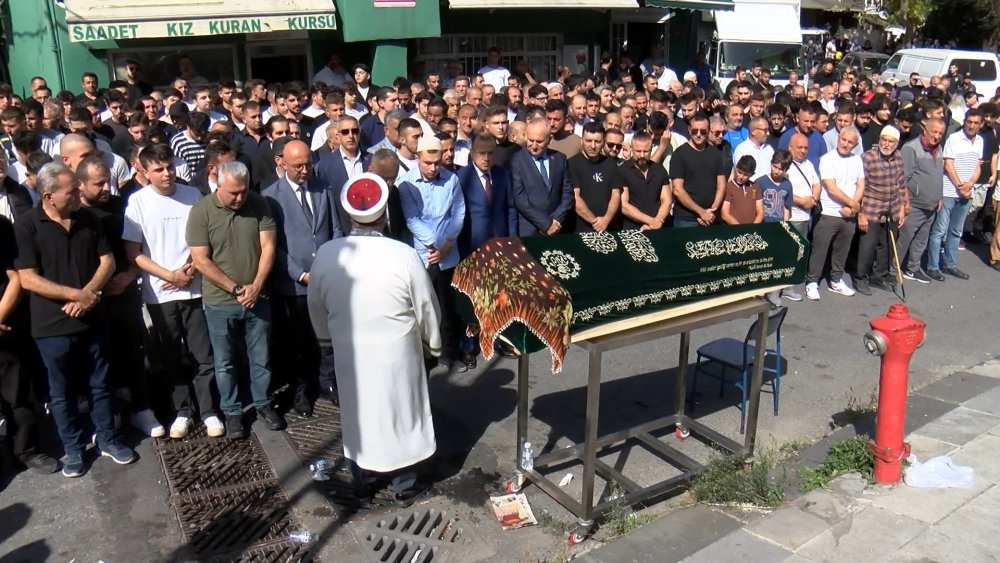 Semih Çelik tarafından öldürülen İkbal Uzuner ve Ayşenur Halil son yolculuğuna uğurlandı