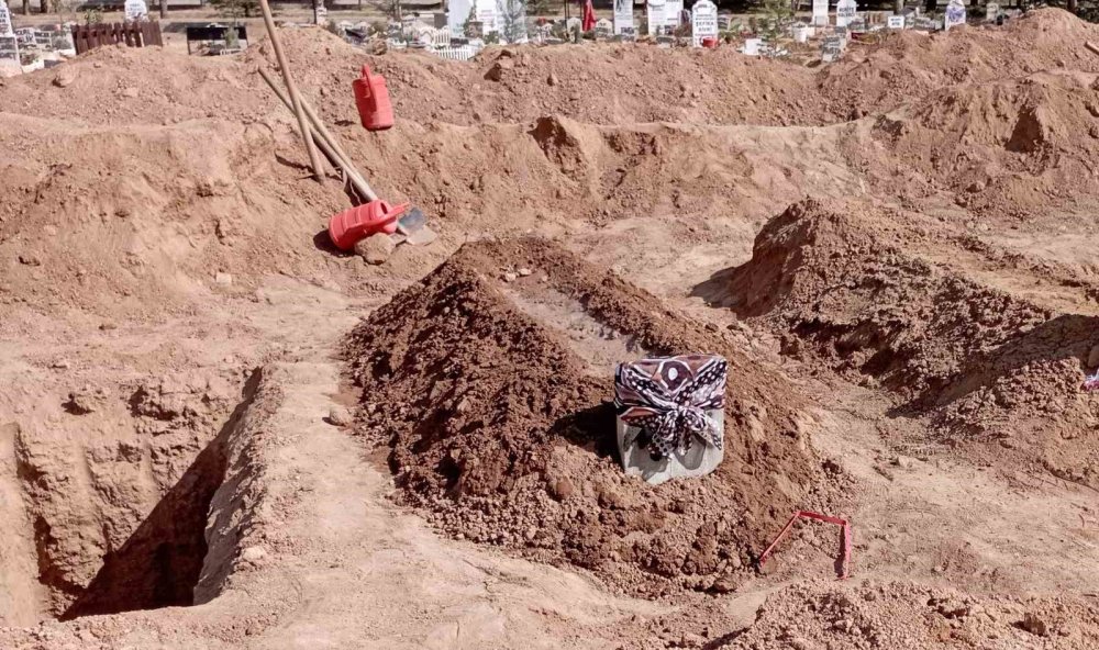 Konya’daki genç kız son yolculuğuna uğurlandı