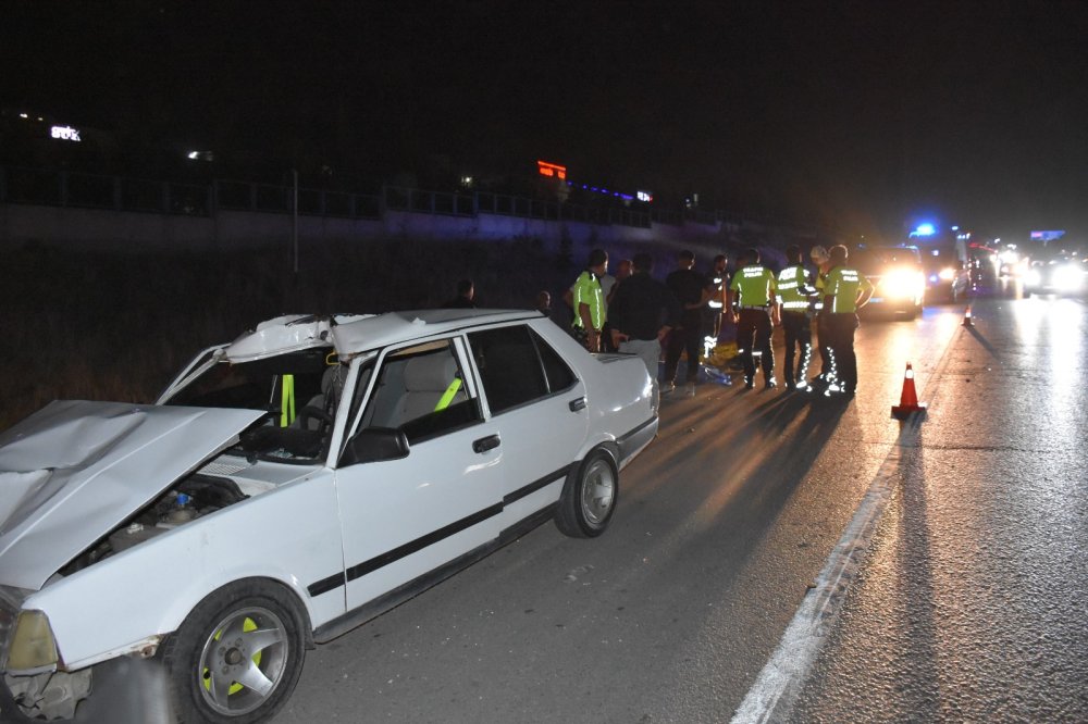 Kırıkkale'de emniyet şeridinde yürüyen kişi, otomobilin çarpmasıyla öldü