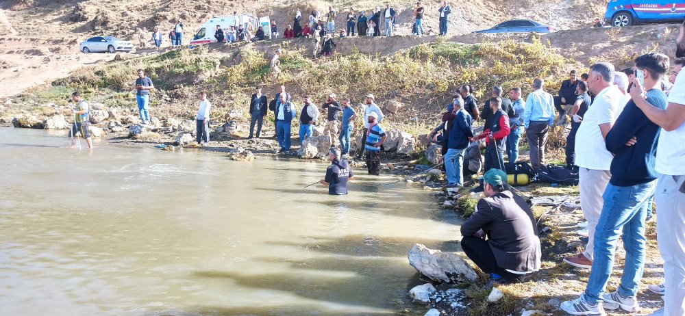 Baba ile oğlu girdikleri kaplıca sularında boğuldu