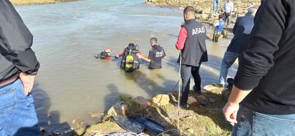 Baba ile oğlu girdikleri kaplıca sularında boğuldu