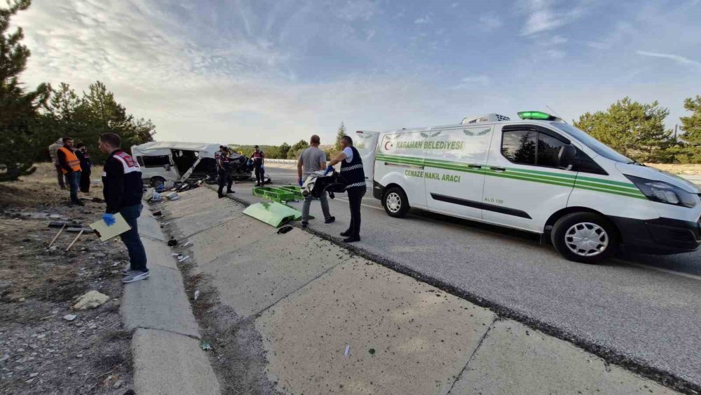 Karaman’da işçi minibüs devrildi: 2 ölü, 13 yaralı