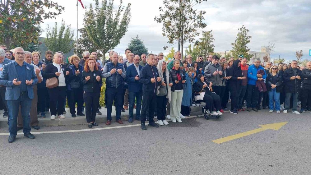 Kazada ölen doktorlara acı veda: Alkışlarla uğurlandılar