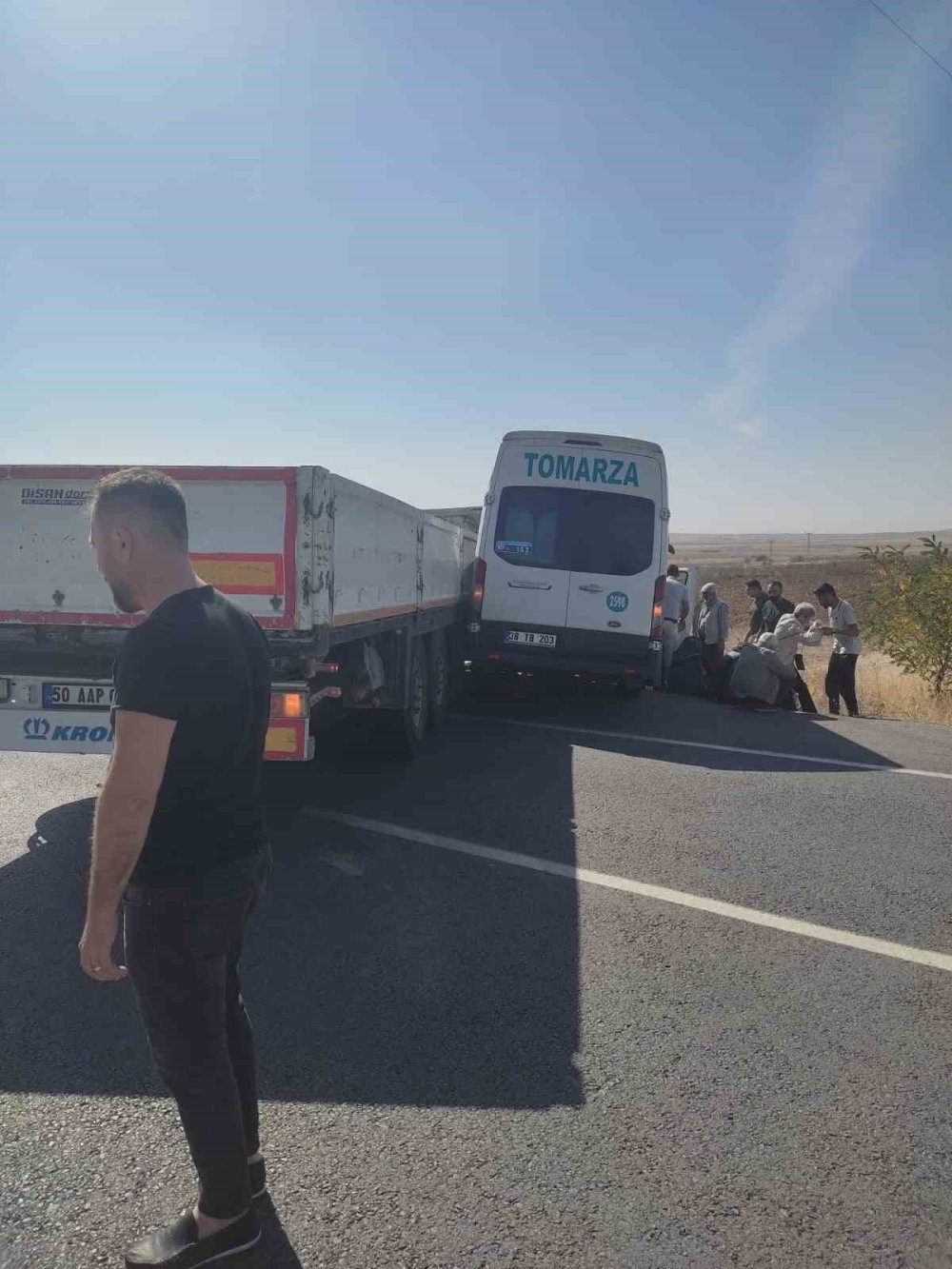 Kayseri'de minibüs tıra çarptı: 11 yaralı