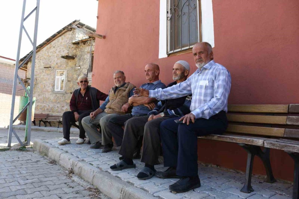 Konya'nın şirin mahallesinde 40 yıldır muhtarlık yapıyor