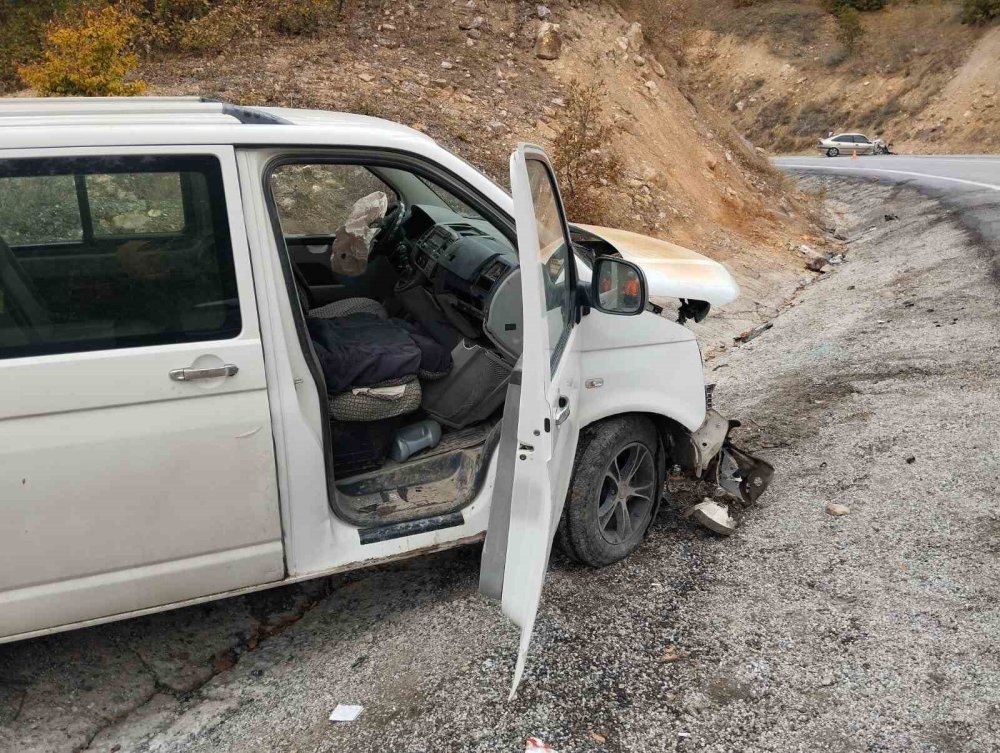 Kafa kafaya çarpıştılar, 1’i ağır 10 yaralı