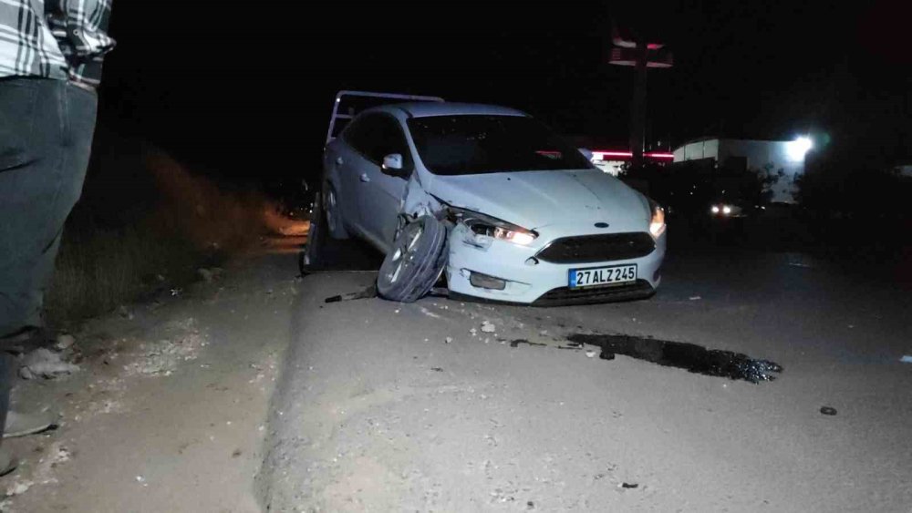 Motosikletli polis ekibi ile otomobil çarpıştı: 2 polis yaralandı