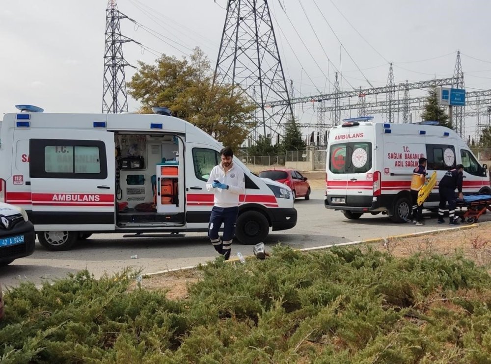 Konya’da hastane yakınlarında otomobil ile minibüs çarpıştı: 2 yaralı