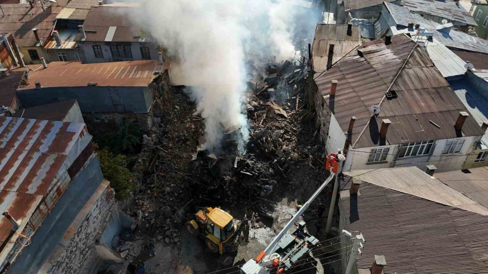 Konya’da enkaz kaldırma işlemleri sürüyor