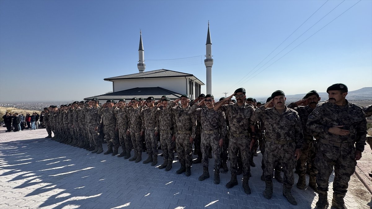 konyada-ozel-harekat-yerleskesine-yaptirilan-cami-ibadete-acildi-2.jpg