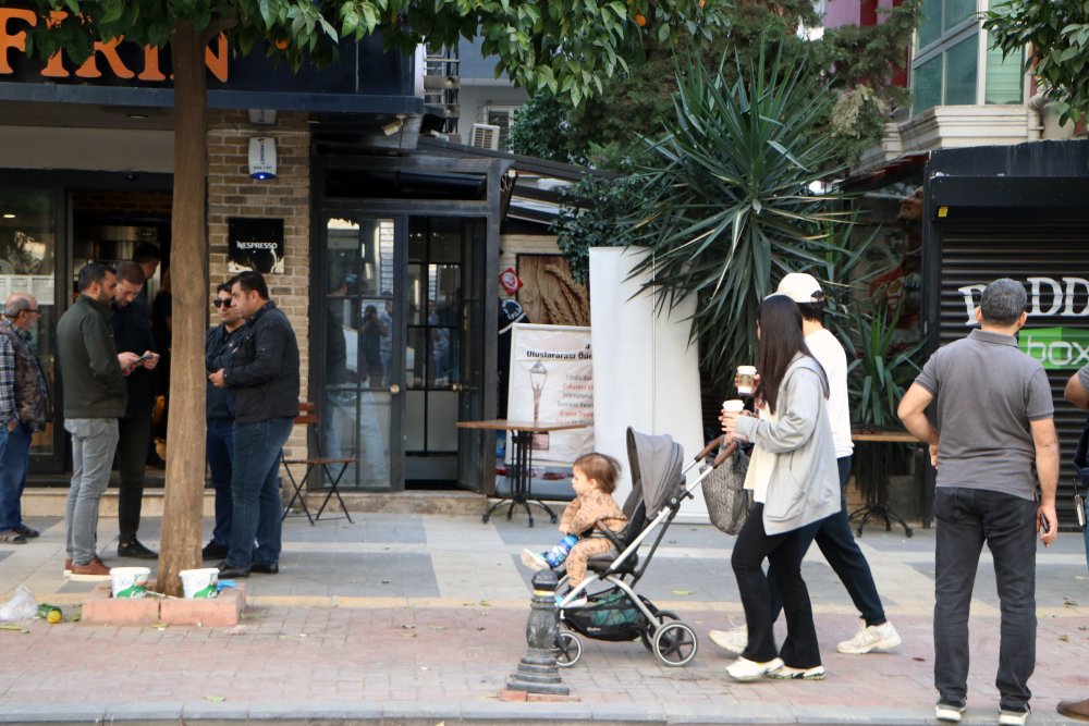 Eski sevgilisini tabancayla öldürüp, intihara kalkıştı