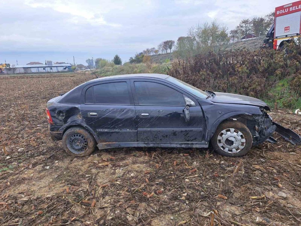 Otomobil tarlaya uçtu: 1 yaralı