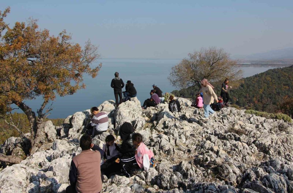 Beyşehir Gölündeki Hacıakif Adası doğa tutkunlarının ilgi odağı