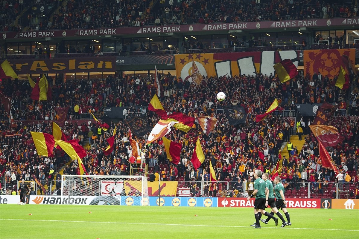 galatasaray-tottenham.jpg