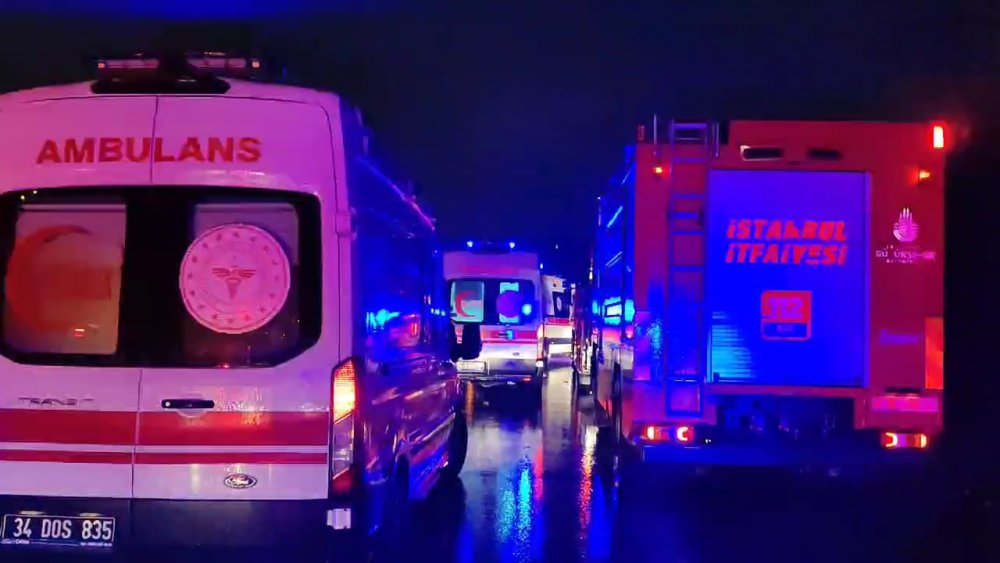 İstanbul'da otobüsü devrildi; 2 ölü 1'i ağır 15 yaralı