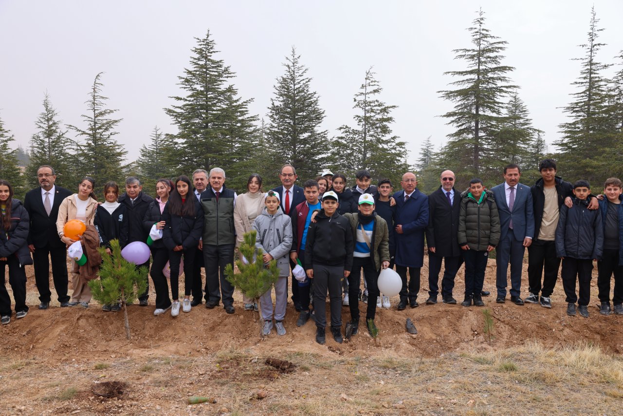 milli-agaclandirma-gununde-sillede-fidanlar-toprakla-bulustu-2.jpg