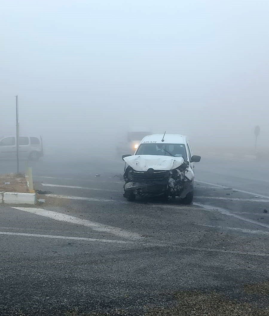 Konya’da hafif ticari araç servis aracına çarptı: 1'i askeri personel 2 kişi yaralandı